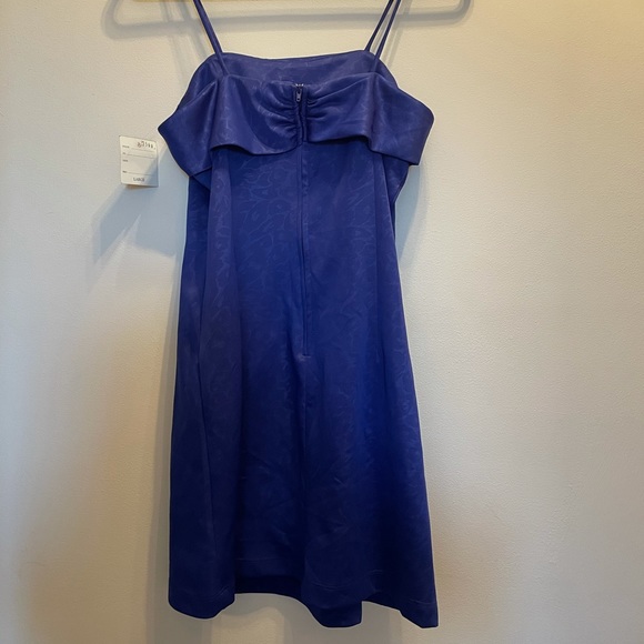 Satin bodycon cocktail dress with bow - Picture 2 of 5